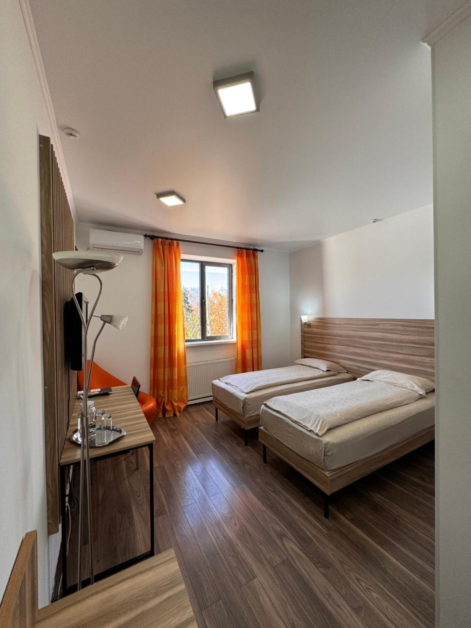 Amir Hotel Каракол Екстериор снимка