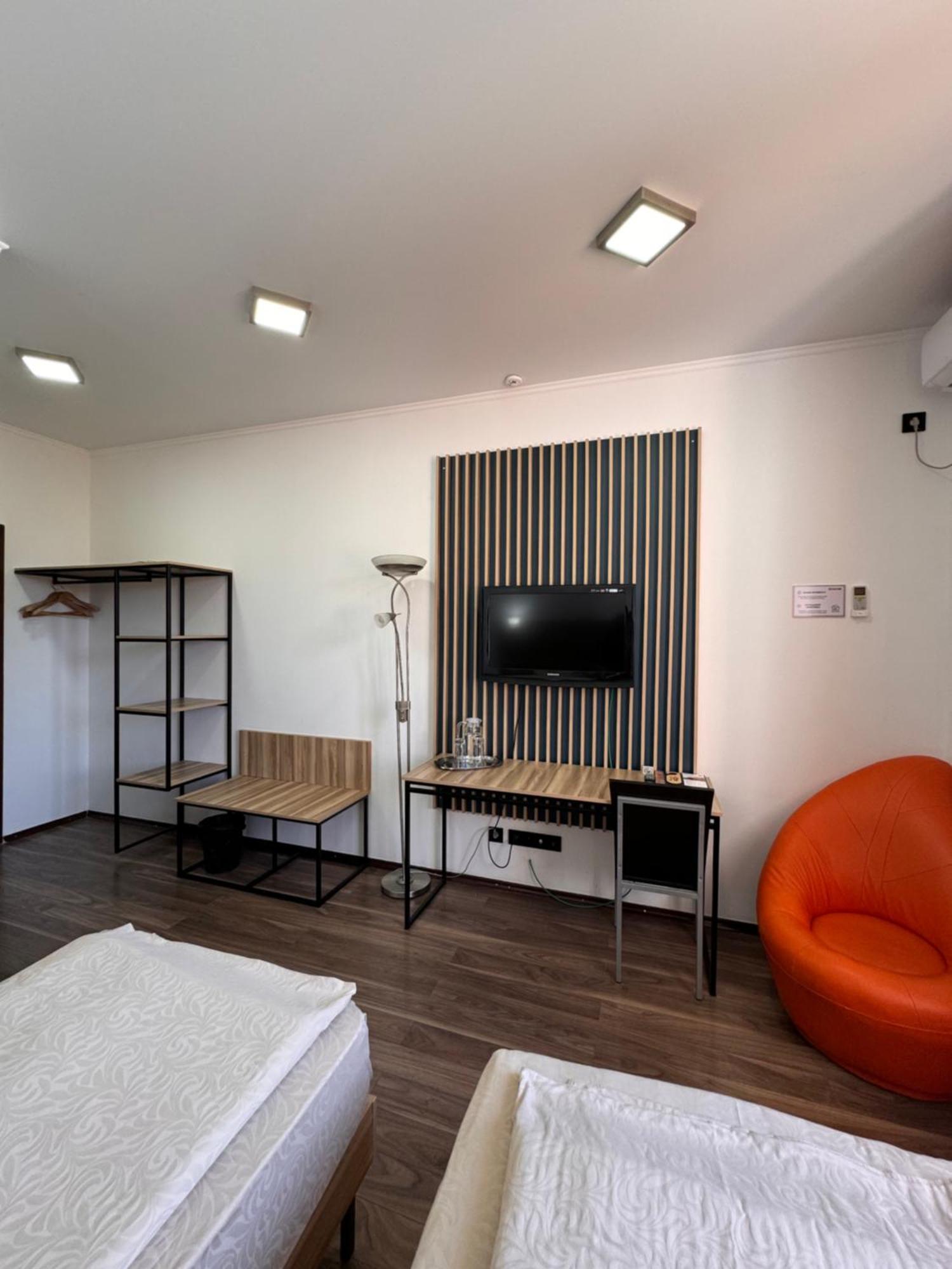 Amir Hotel Каракол Екстериор снимка