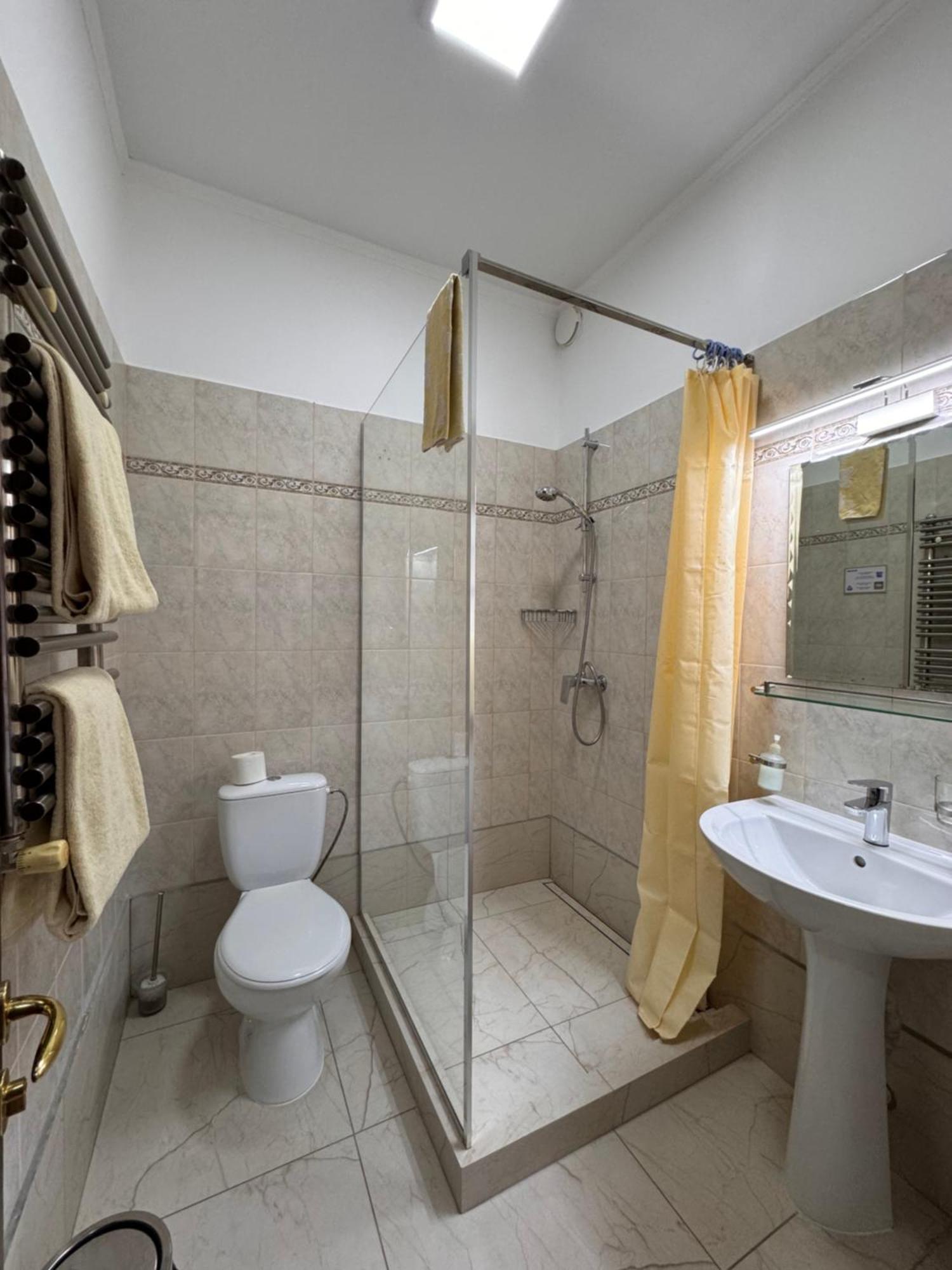 Amir Hotel Каракол Екстериор снимка