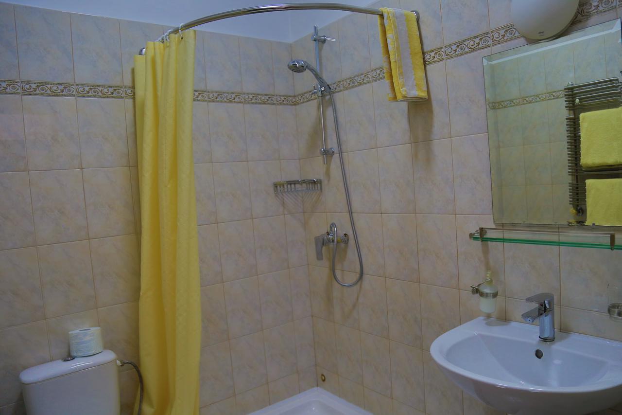 Amir Hotel Каракол Екстериор снимка