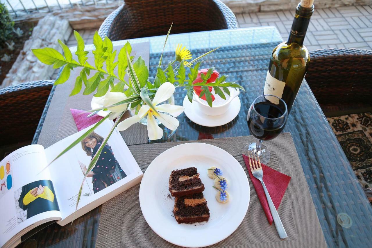 Amir Hotel Каракол Екстериор снимка