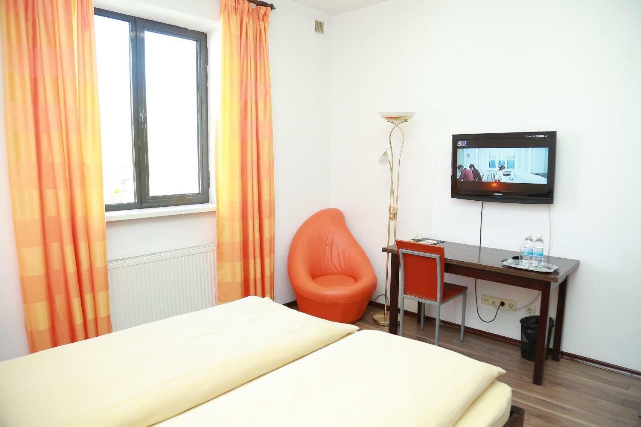 Amir Hotel Каракол Екстериор снимка